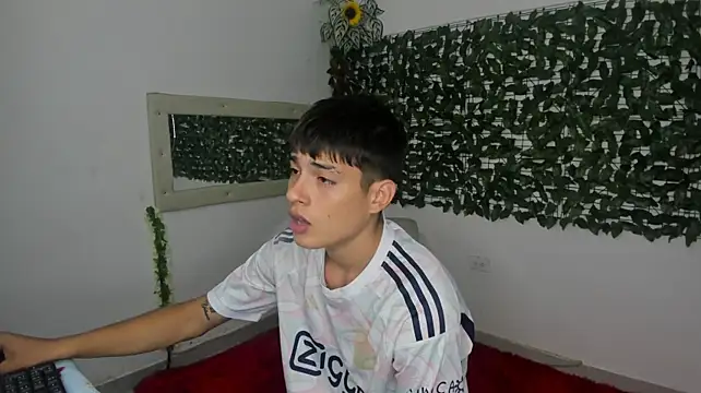 The_beby_guy live XXX chat