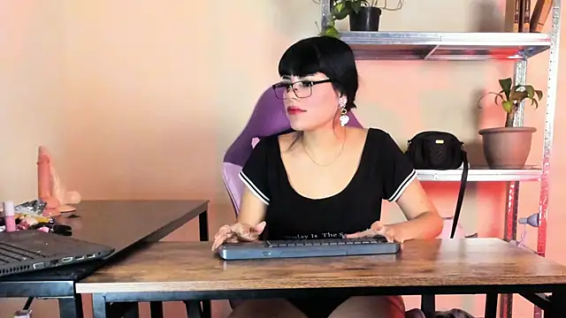 Veronica_office live XXX chat
