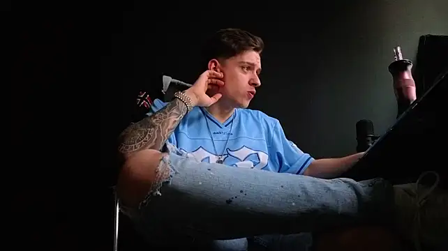 צ'אט XXX בשידור חי של FelixStarkk