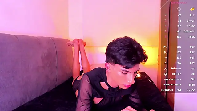 Chat +18 de Erick_Velveth ao vivo