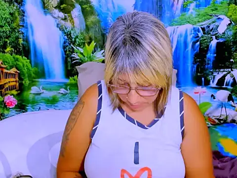 indianroxy live XXX chat