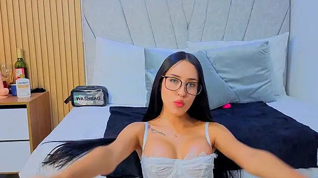 Chat +18 de Maddy_Montcla ao vivo