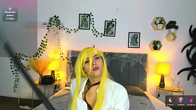 צ'אט XXX בשידור חי של DellaRows