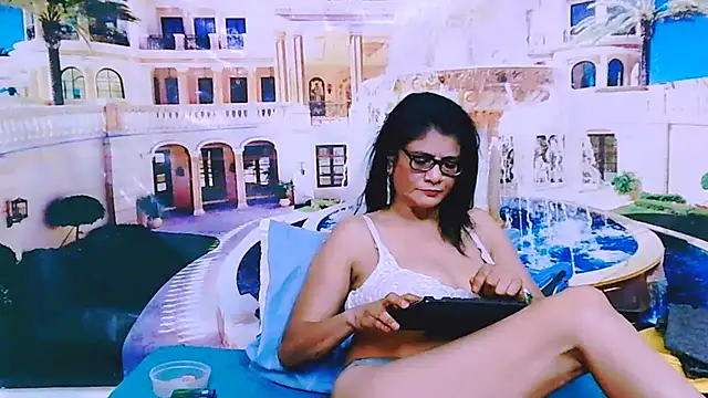 IndianAllure's Live XXX Chat
