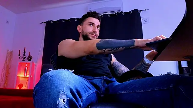 MightyAaron66 Live XXX-Chat