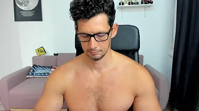 BrutusK08's Live XXX Chat