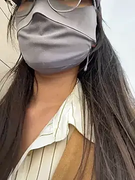 SunnyMist000 Adlı Modelin Canlı XXX Sohbeti