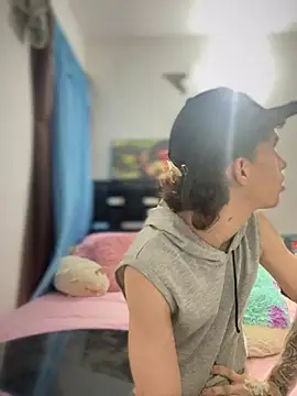 Pride_couple Chat XXX in diretta
