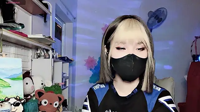 XXX chat uživo modela Tieu-May
