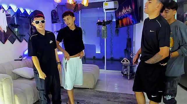 Houseofwarrios Adlı Modelin Canlı XXX Sohbeti