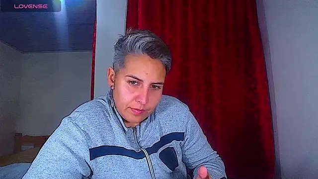 XXX chat uživo modela Yessi_rousse