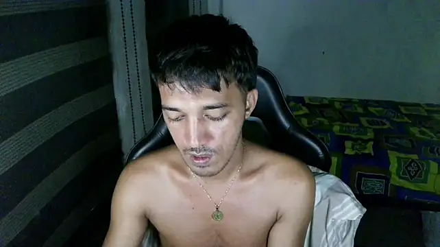 Rowy_Cam Adlı Modelin Canlı XXX Sohbeti