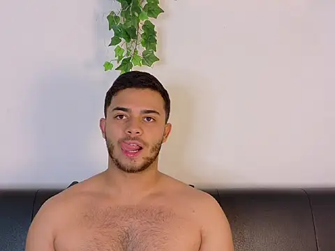 TylerWest_ élő XXX-chatje