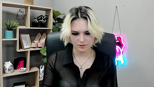 SweetLilyxo's Live XXX Chat