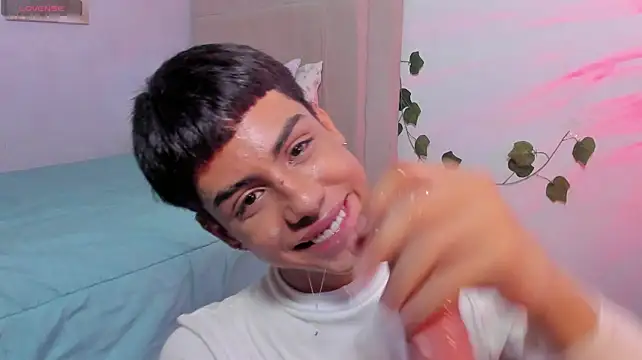 Thomsly_n Live XXX chat