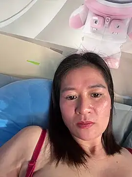 XXX chat uživo modela Miuxynh