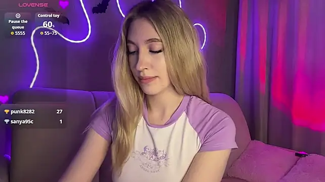 XXX chat uživo modela creamberryy