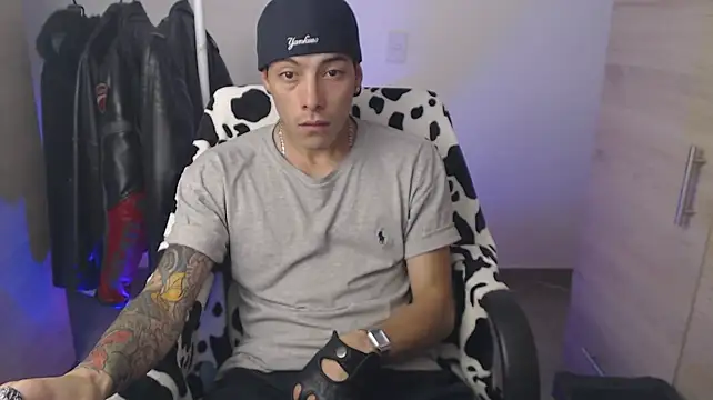 XXX chat uživo modela chomelo6