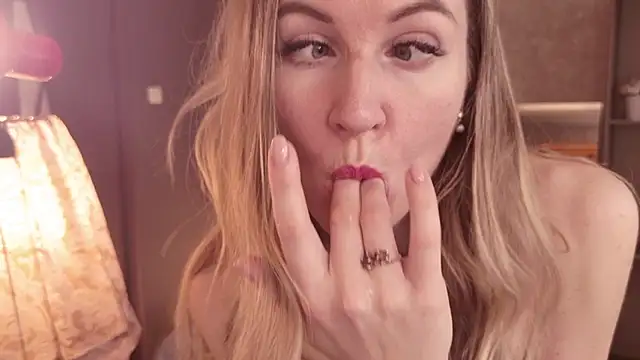 Hello_Lisha élő XXX-chatje