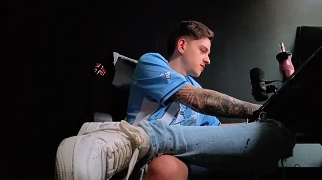 FelixStarkk XXX чат на живо