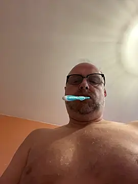 צ'אט XXX בשידור חי של andyjxx
