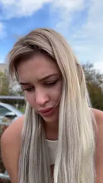 دردشة KikiWatson الجنسية المباشرة