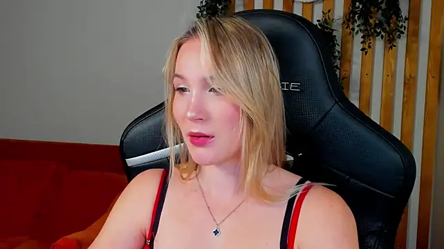 ElaraVoltage Chat XXX in diretta