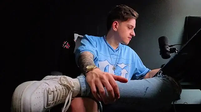 FelixStarkk 라이브 XXX 채팅