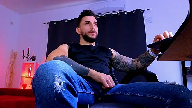 MightyAaron66 Live XXX Chat
