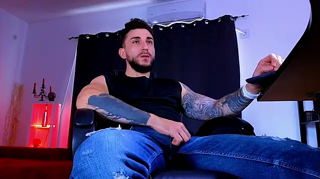 MightyAaron66 Live XXX Chat