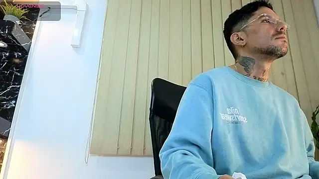 XXX chat uživo modela MR_EITHAN