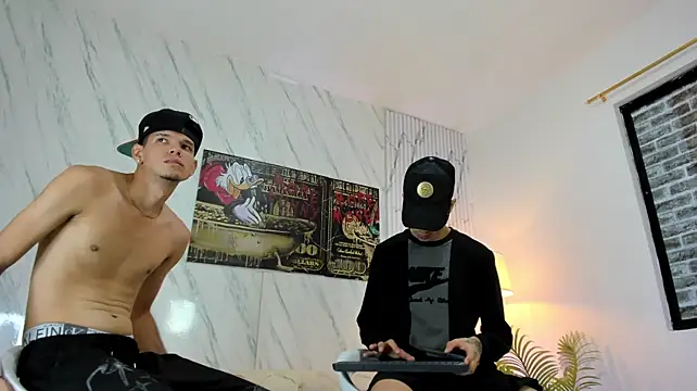 צ'אט XXX בשידור חי של COOL_BOYS2