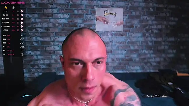 XXX chat uživo modela mark_normal