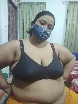 momo_loves Adlı Modelin Canlı XXX Sohbeti