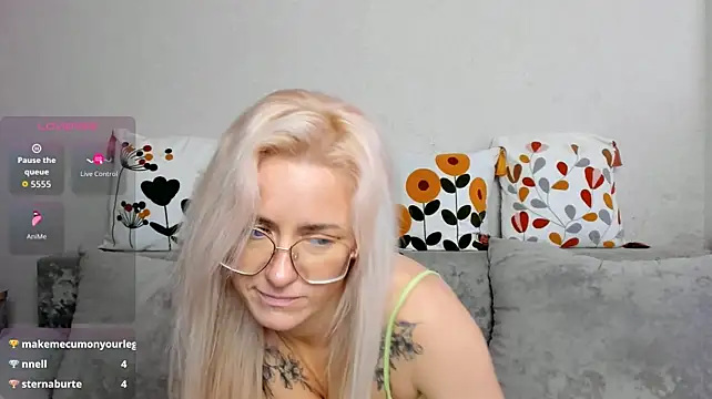 LadyIzabel's Live XXX Chat