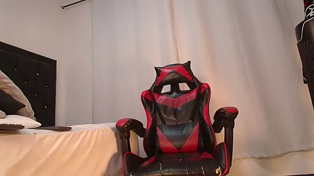 MaxLeons live XXX chat