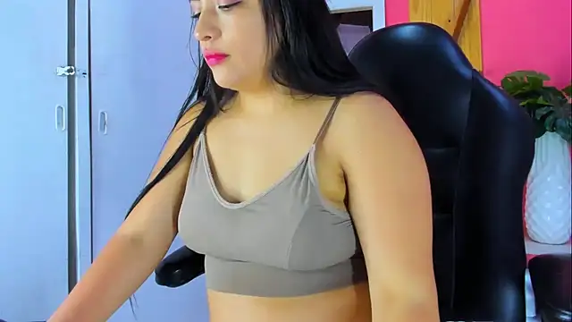 nezuko__chann_'s Live XXX Chat
