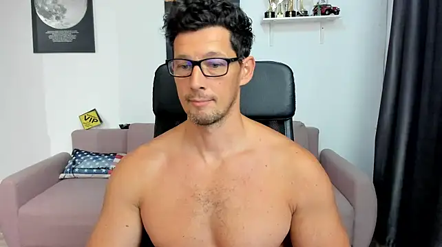 BrutusK08's Live XXX Chat