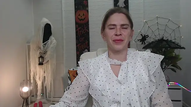 TessaDaybreak élő XXX-chatje