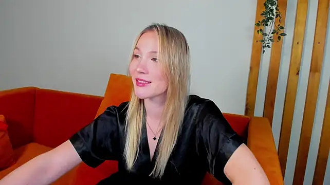 ElaraVoltagen Live XXX chat