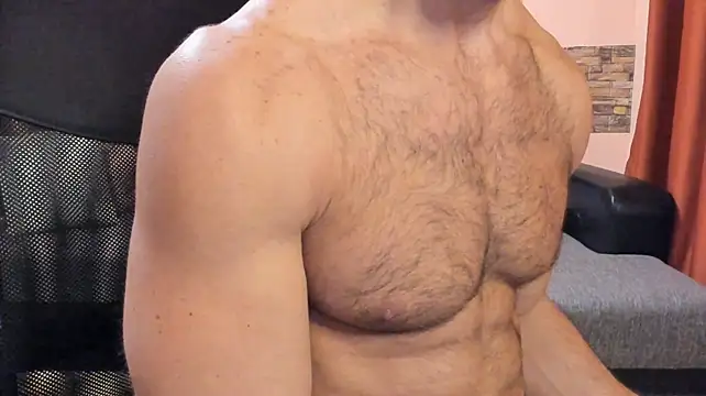 XXX chat uživo modela HotHunkTrainer