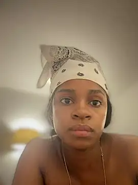 XXX chat uživo modela CharlottX