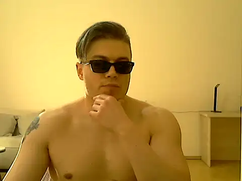 thuglife26: διαδικτυακό σόου στην κάμερα