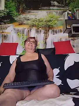 צ'אט XXX בשידור חי של QueenPammy1