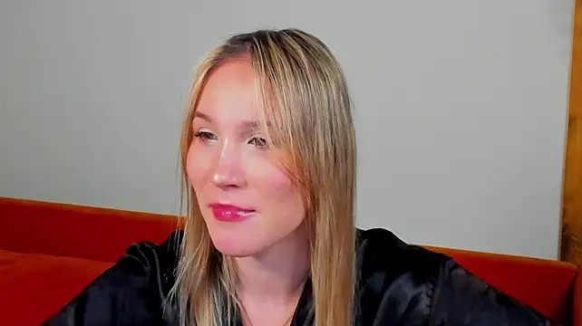 ElaraVoltage's Live XXX Chat