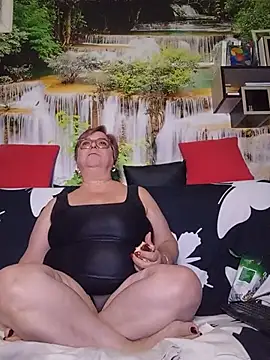 QueenPammy1 Adlı Modelin Canlı XXX Sohbeti