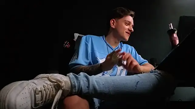 FelixStarkk লাইভ XXX চ্যাট