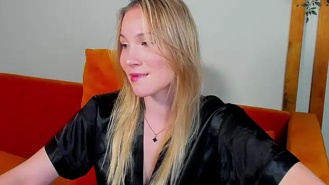 ElaraVoltage's Live XXX Chat