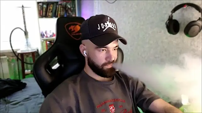 XXX chat uživo modela _Serious_Man