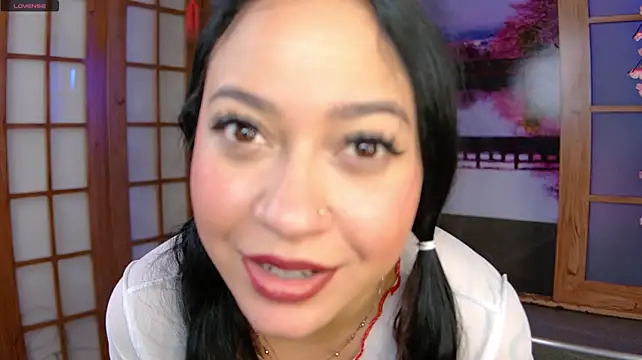 holy__tits' Live XXX Chat